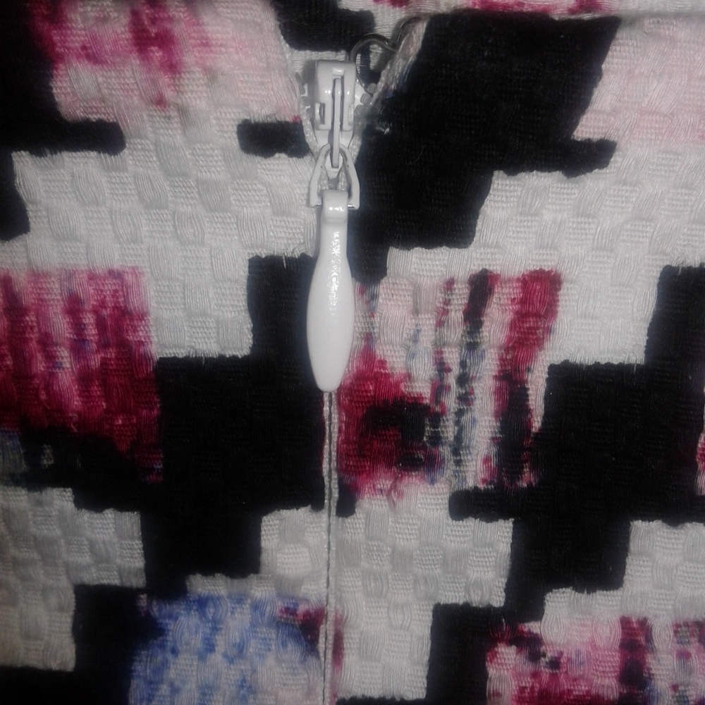 🌸 WHBM Multi-colored Houndstooth Pencil Skirt 🌸 - Picture 5 of 8